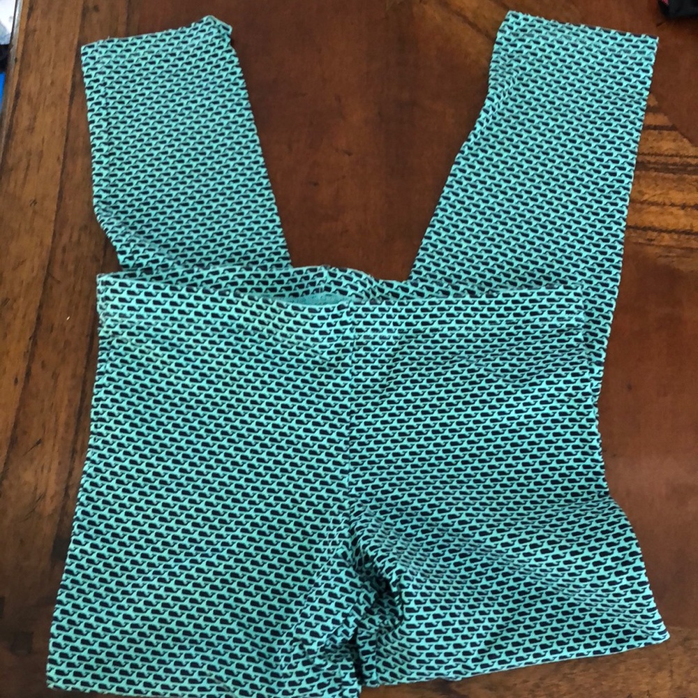 Vineyard Vines whale leggings. SZ M
